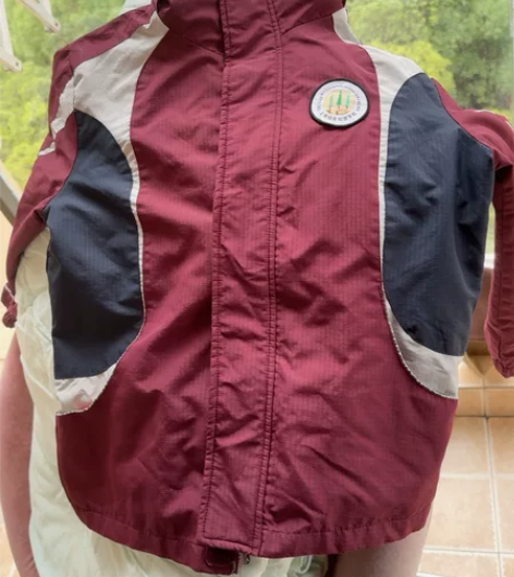 培佳校服 8成新，140cm，没有任何损坏...