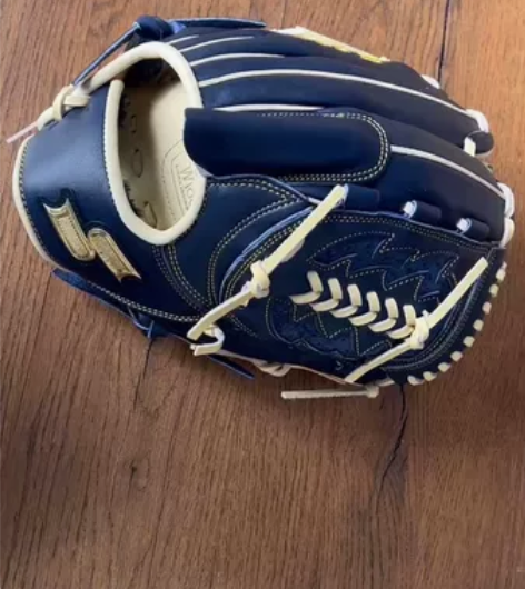 SSK新款进阶牛皮棒球投手手套 全新带吊牌...