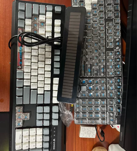 雷柏黑轴键盘+键帽+氛围灯音响便宜出，都是...