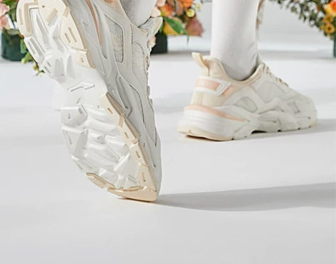 鸿星尔克女子运动鞋2022春夏季新款透气百...