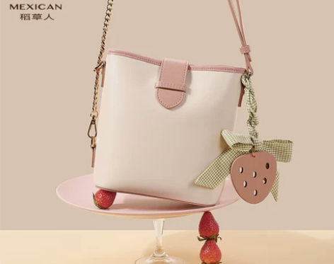 ?稻草人包包女今年流行时尚简约单肩包斜挎包...