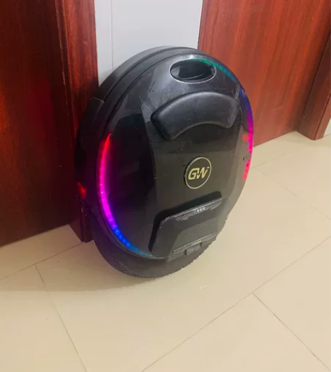 拆卖，代出尼古拉plus一台，100.8v...