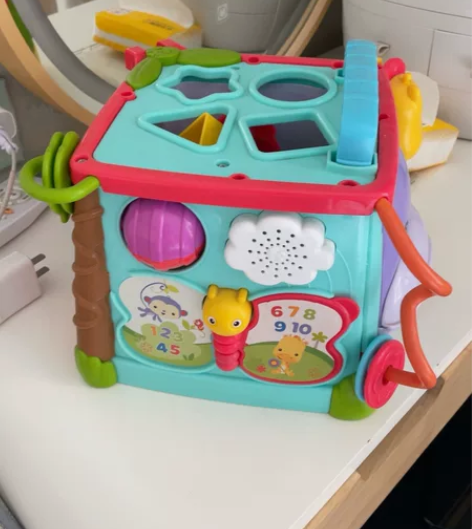 费雪六面体，很新很新，没有损坏。孩子不喜欢...