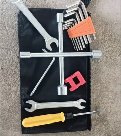 【低价出】电动车随车工具包常用套筒扳螺丝刀...