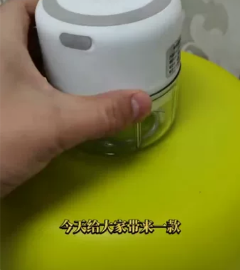 实体店不干了，#厨房实用小工具 电动打蒜器...