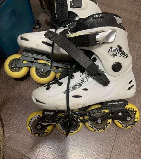 旱冰鞋、没穿几回。鞋码39。 感兴趣的话点...