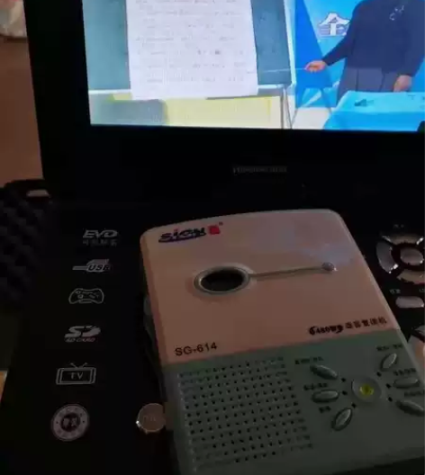 移动小电视新买的，每次还没修，不小心把CD...