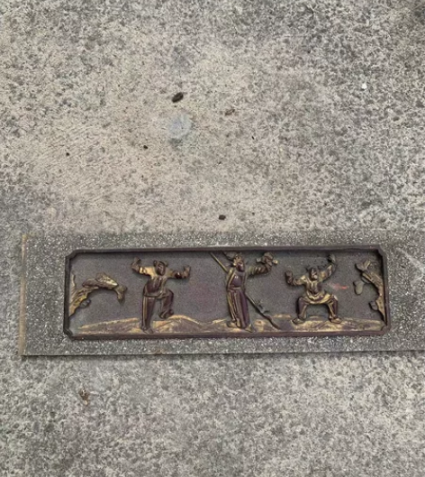 木雕人物鎏金画板一套，人物雕刻的比较形象，...