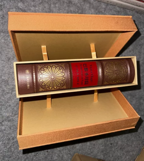 巴黎圣母院书 真皮 小碎花窗花 书 限量编...