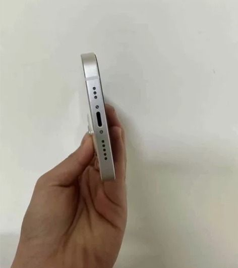 叔叔是开店的需要买新或2手手机可以思我哇。...