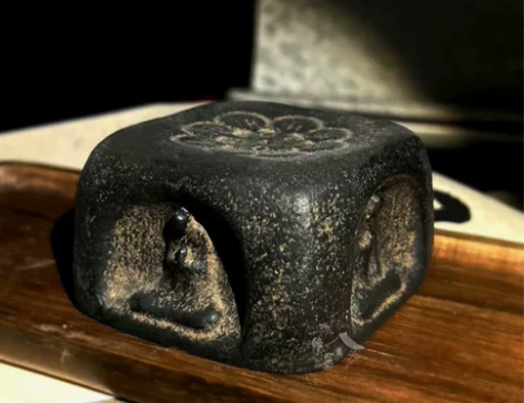 家里老人给的，出一个放书房的四面香插 可以...