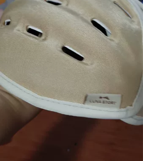 出 Luna Story 牌的婴儿防摔帽，...