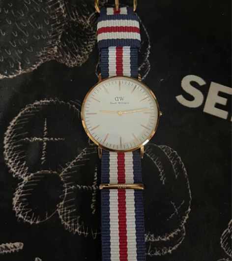 DW丹尼尔惠灵顿手表,9成新,表带无污渍,...