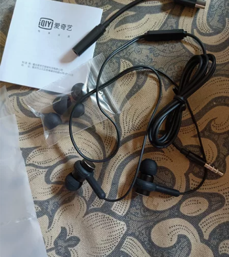 全新爱奇艺耳机，用不上，闲置出。售出不退不...