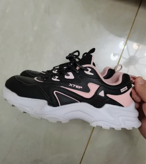 特步女款运动鞋 感兴趣的话点“我想要”和我...