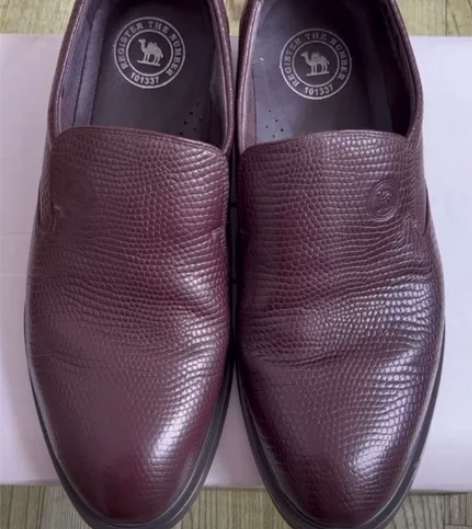 特价出售正品Camel/骆驼男款时尚休闲棕...