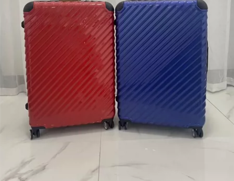 超值捡漏网易严选28寸密码箱万向轮PC行李...