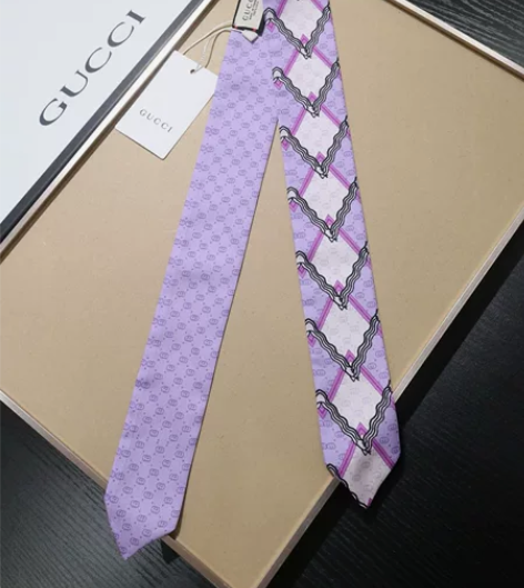 重磅GUCCI新品【灵蛇】菱形印花丝巾！1...