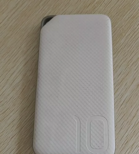 荣耀10000mA充电宝，无摔无碰，正常磨...