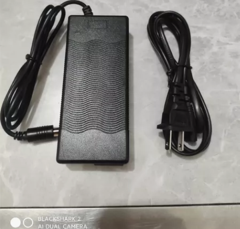 全新，36V电动滑板车输出42V2A Xi...