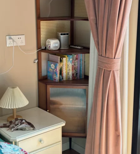 买了不到一周 尺寸没算好，太紧了，门打不开...