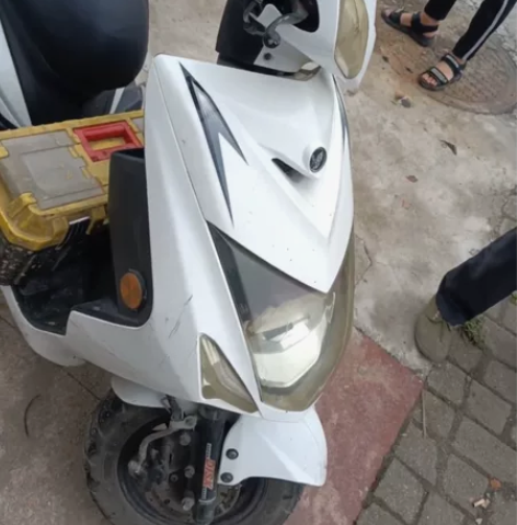 准备换uy好或者afr了，所以旧摩托车出手...