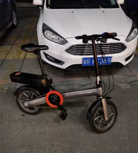 时尚电动折叠车，转让带发票，九成新，微单品...