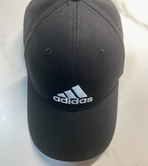Adidas阿迪达斯黑色鸭舌帽 注意??如...