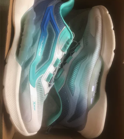 特步男士儿童跑鞋，289元买的，尺码39（...