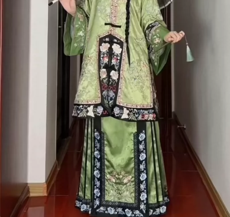 胜清前尘镜 绿色整套出，s码满绣，一穿一洗...