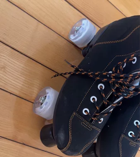 95新低价出售黑色成人双排溜冰鞋旱冰鞋 有...