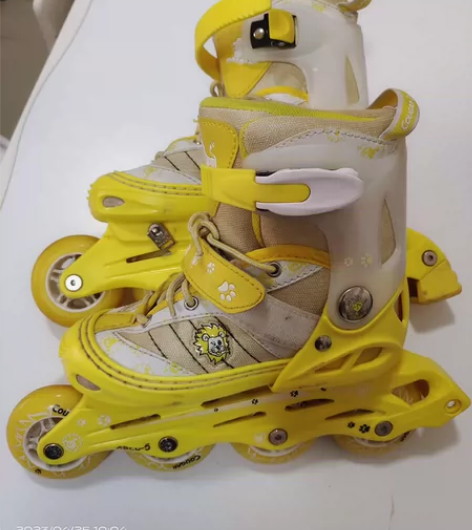 32-35号可调节轮滑鞋，图片实拍仅售39...