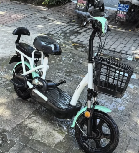 二手车，爱玛。48-12简易款，白牌，周边...