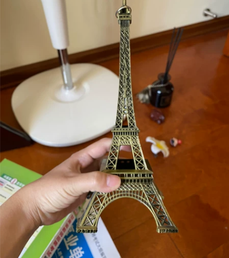 艾菲尔铁塔造型摆件工艺品。闲置物品，售出不...