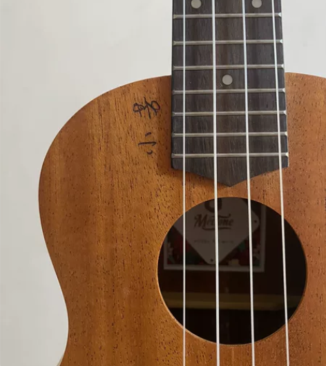 23寸桃花芯尤克里里?自买的民族风琴包、彩...