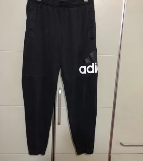 180码，阿迪达斯专柜正品束脚裤，腰围78...