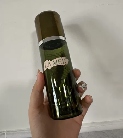 海蓝之谜精粹水是150ml的量。雅诗兰黛精...
