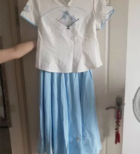 新中式国风春秋设计感裙子 裙子有内衬，不用...