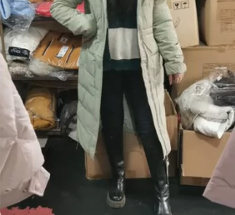 全新ONLY长款羽绒服，吊牌价2499，服...