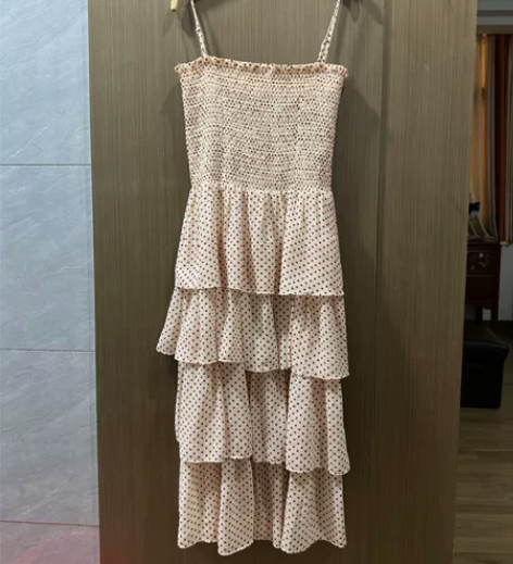 全新淡粉波点吊带蛋糕连衣裙 10元不包邮试...