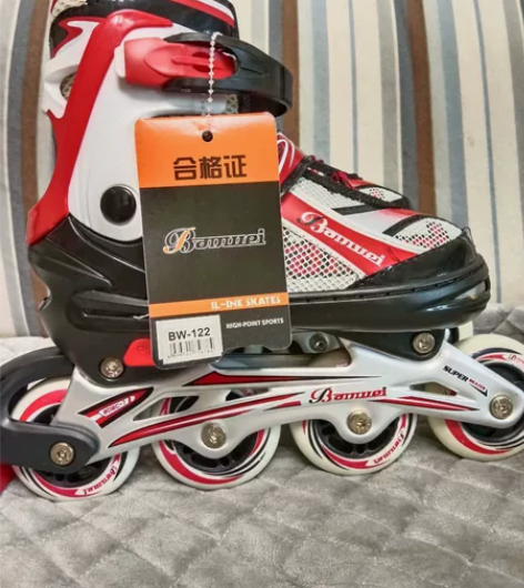 上个月买了双儿童轮滑鞋还帶滑冰鞋护具头盔，...