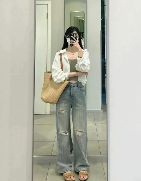 2024夏季新款浅蓝色破洞牛仔裤女显瘦竖纹...