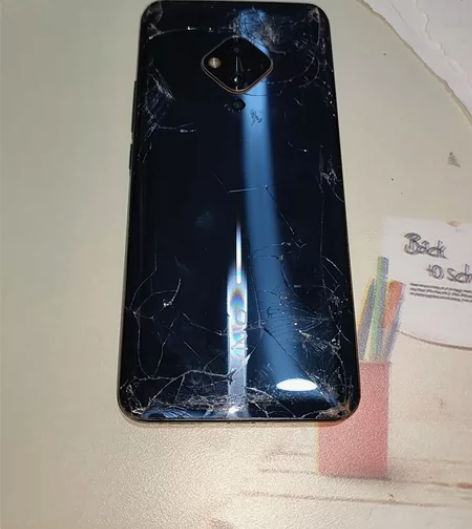 vivoS5，手机配置8+ 128，外观成...