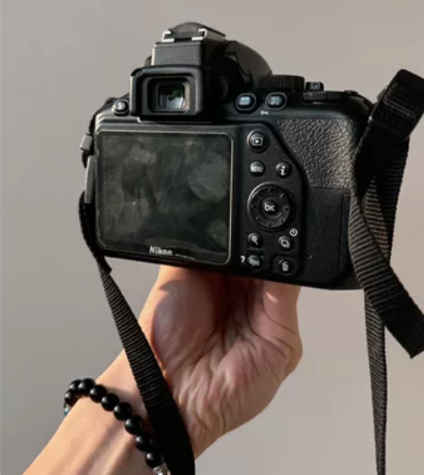 尼康d3500套机 基本没啥使用痕迹。快门...