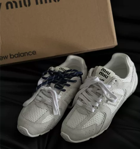 这双也太好看了吧![感动]miumiu×n...