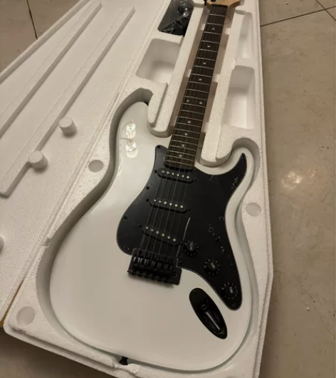 芬达电吉他st白色电吉他初学者入门电吉他白...