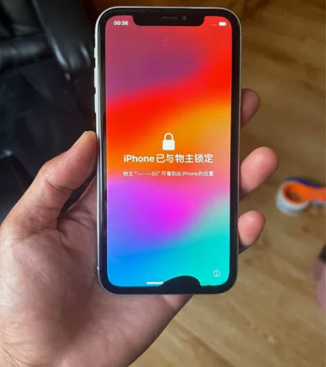 苹果xr 有账号,下面漏液! 内存不详!原...