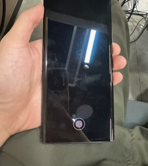 荣耀70 12+256的，游戏流畅，无任何...