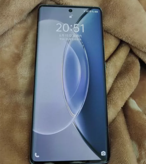 vivoX90，12+512G 感兴趣的话...