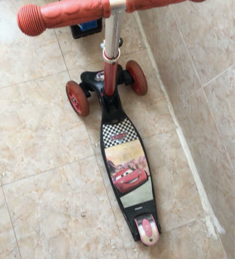 品牌滑板车低价转让，小的，红色的26元。本...